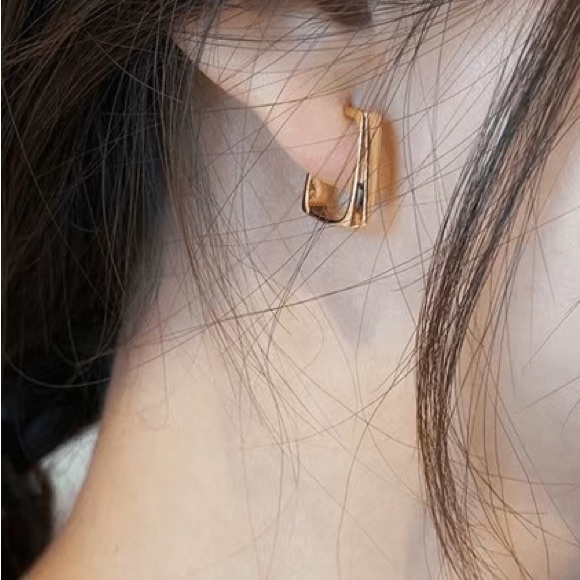 🎁4 for $50🎁 Geometric rectangle hoop earrings 14K gold pleated minimalist - Picture 2 of 4